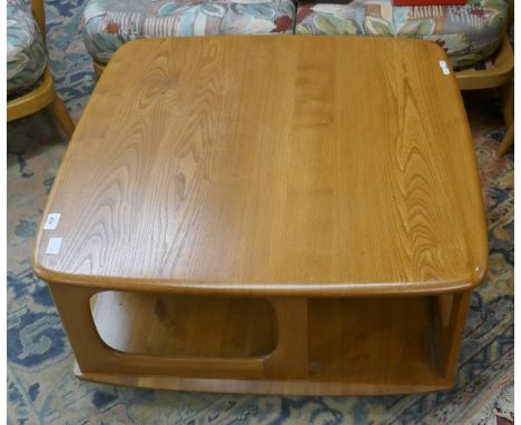 Large blonde elm Ercol coffee tabel 