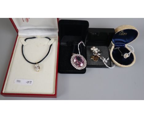 Collection of costume jewellery to include silver and Japanese presentation 