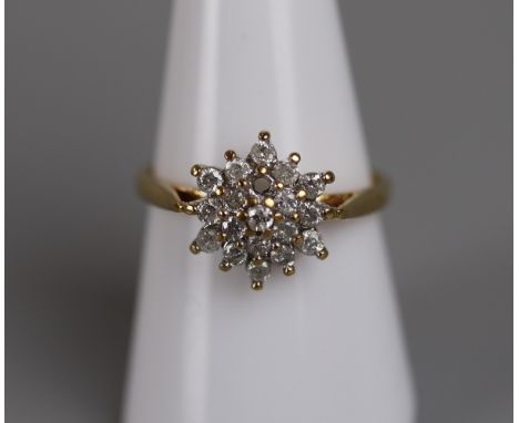 18ct gold diamond cluster ring (missing a stone) - Approx size: P 