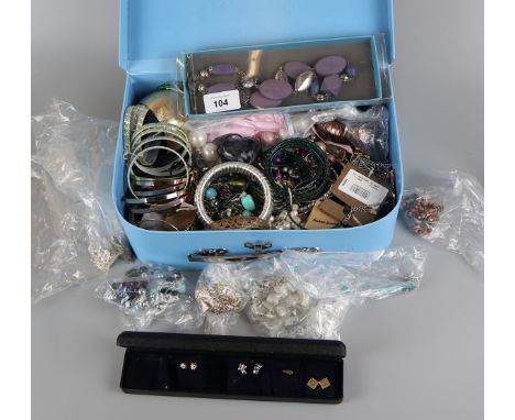 Box of costume jewellery 