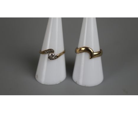 Gold and diamond set ring duo - Approx size: P