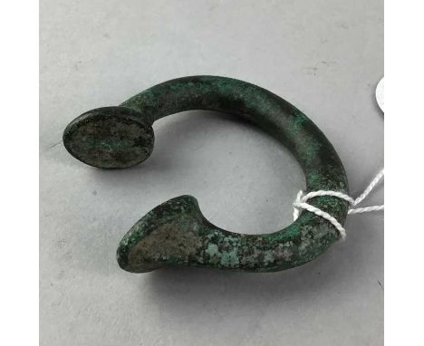 NIGERIAN BRONZE MANILLA CURRENCY PIECE, 6cm wide