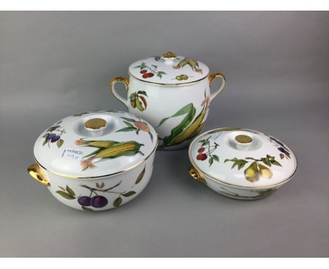 LOT OF ROYAL WORCESTER EVESHAM PATTERN SERVING DISHES