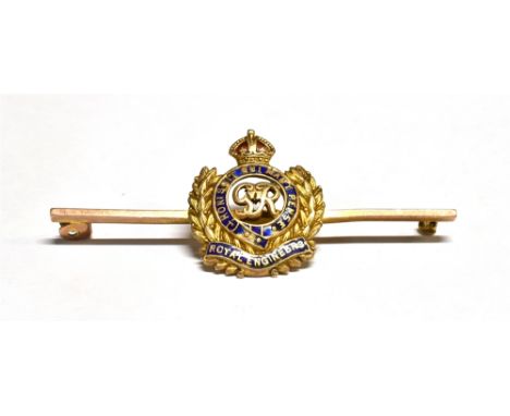 AN EARLY 20TH CENTURY GOLD AND ENAMEL REGIMENTAL BADGE BAR-BROOCH FOR THE ROYAL ENGINEERS stamped '9ct', (lacking the pin) ap