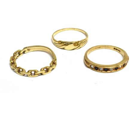 THREE VINTAGE RINGS, INCLUDING A 9CT GOLD SPIRAL FLUTED RING London 1985, size M+, 1.2g; a chain link half-eternity ring, unm