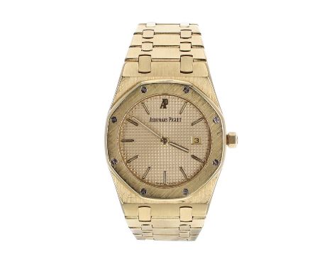 Audemars Piguet Royal Oak 18k gentleman's bracelet watch, ref. D63270, no. 2949, circular champagne 'waffle' dial with baton 