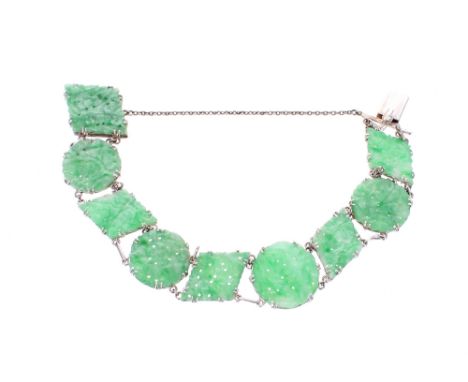 18k white gold and green jade link bracelet set with alternating pierced circular and lozenge links, 15.8gm, 6" long, box *Th