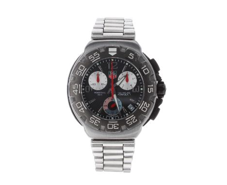 Tag Heuer Formula 1 Professional 200m Chronograph stainless steel gentleman's bracelet watch, ref. CAC1110, circular black di