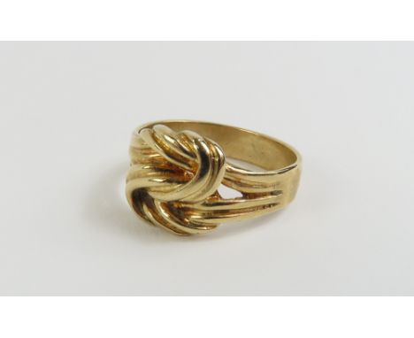 A 9ct gold knot ring, finger size U centre, 5.52g gross