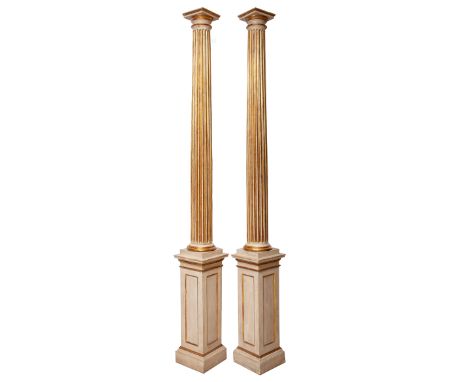 Pair of Tuscan columns, 19th centuryMade of carved wood, polychromed and gilded with gold leaf.Measurements: 272 x 30'55 x 30