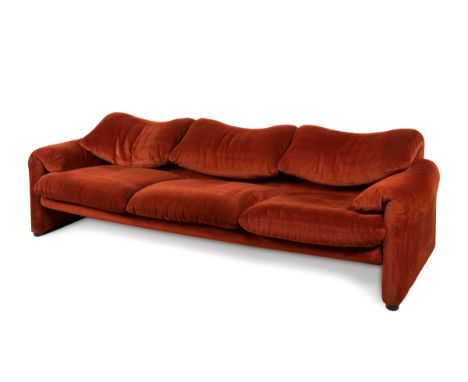 VICO MAGISTRETTI ( Milan, 1920 - 2006).Three-seater sofa, Maralunga model. Design 1973, for Cassina.Iron and steel frame, uph