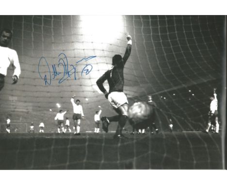 Autographed 12 X 8 Photo, Willie Morgan, A Superb Image Depicting Morgan Celebrating After Scoring Against Rapid Vienna In A 