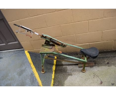 VINTAGE CLAY PIGEON TRAP