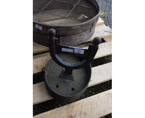 VINTAGE CAST IRON BOOT SCRAPER