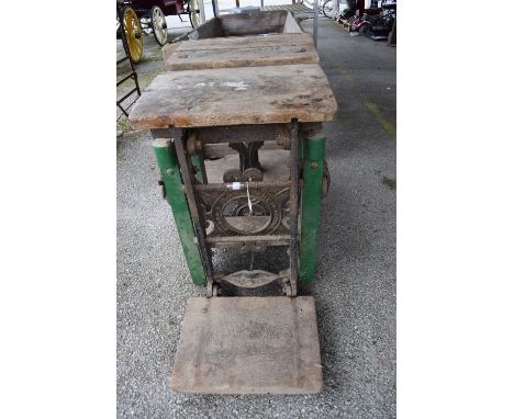 VINTAGE SCALES, H 82CM