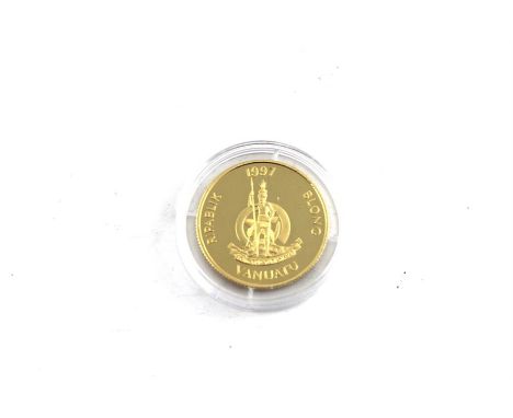 A 1997 Vanuatu 100 Vatu proof gold coin, .5833 purity, being issued to celebrate Queen Elizabeth The Queen Mother, with portr