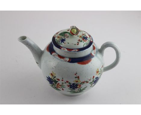 18th Century Worcester Tea Pot decorated in a Kakeimon Style.15cms high.Tea Pot in good condition no chips or cracks, a small