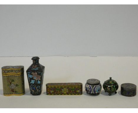 A miscellaneous collection of six Chinese lidded scent bottles and pill boxes in cloisonne enamel and white metal. H.8.5cm 
