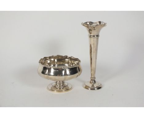 A silver pedestal bowl, Z Barraclough & Sons, Sheffield 1907, of lobed circular form, with engraved presentation to body, wei