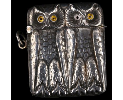 An Antique Belgian novelty silver owl Vesta case, by Wolfers Freres circa 1900, height 4cm1 owl missing an eye, light wear to