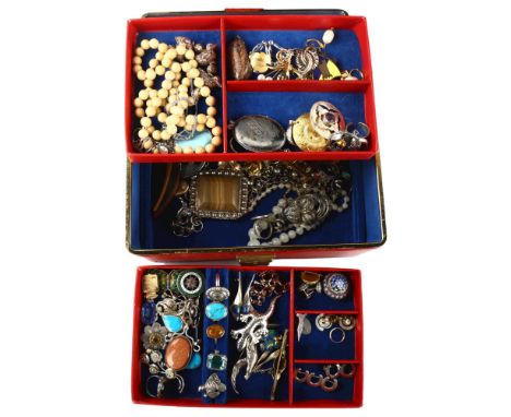 A quantity of various jewellery, including silver and costumeLot sold as seen unless specific item(s) requested 
