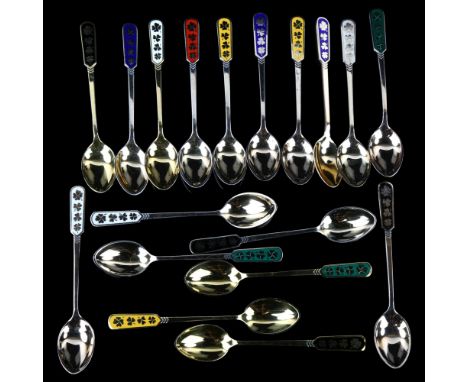 EGON LAURIDSEN - a set of 18 Danish vermeil sterling silver and harlequin enamel 4-leaf clover coffee spoons, length 10cm, 5.