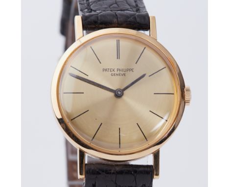 Patek Philippe, a midsize 18ct yellow gold Patek Philippe manual wind wristwatch, champagne baton dial, diameter 28mm, black 