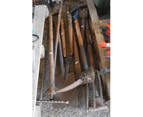 Qty vintage garden hand tools, rake, hoe etc