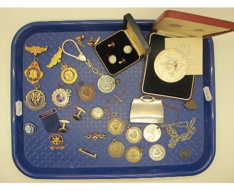 A Hallmarked Silver Royal Commemorative Medallion, 1977 Silver Jubilee, numbered 4779, in original case with certificate of a