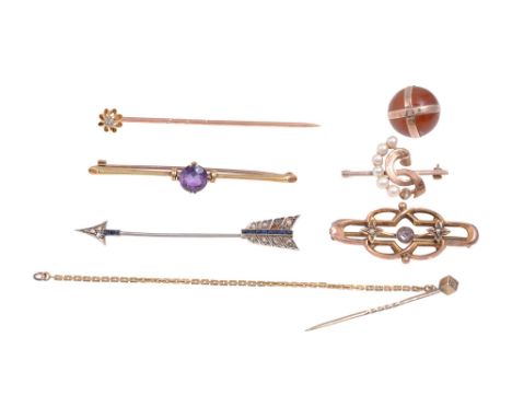 A collection of brooches and stick pinsa diamond set stick pin; 9ct gold half pearl and amethyst open work bar brooch, stampe