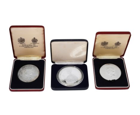 Commemorative Jamaica 1979 $25 silver proof coin and two 1977 silver medalsfirst Prince of Wales 10th Anniversary of the Inve