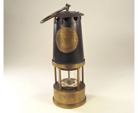 MINER'S LAMP. A Berwood type S1 miner's safety lamp.