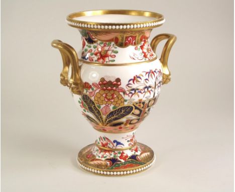 SPODE. A Spode Imari pattern twin handled urn vase. Painted naming & No.967 to the base. Height 18cm.