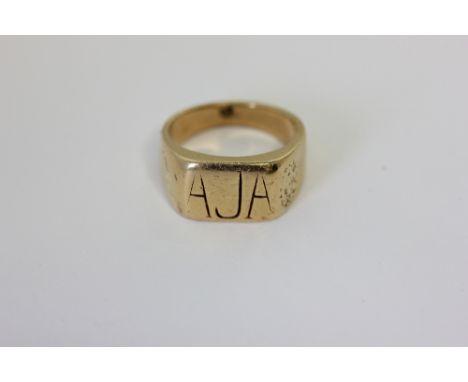 An 18ct yellow gold signet ring 10.2g