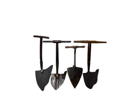 Four vintage ditching/pear-shaped spades, largest approx 118cm.