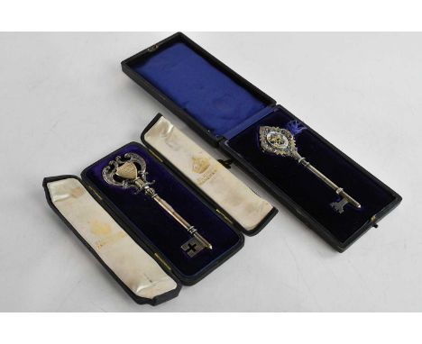 ELKINGTON &amp; CO; a Edward VII hallmarked silver presentation key, the shield with inscription 'Presented to J E C Lord Esq