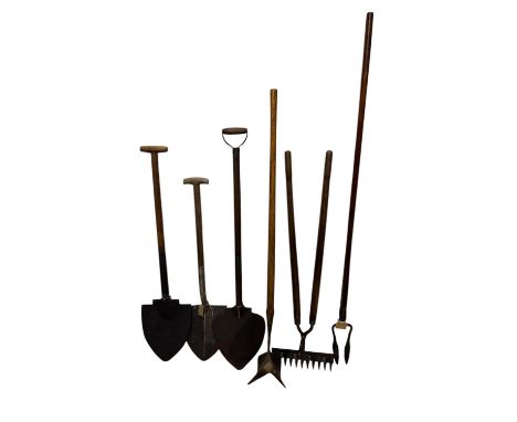 A group of vintage farming/gardening tools, including a pear shaped spade, a root vegetable picker, a plough, etc (6).