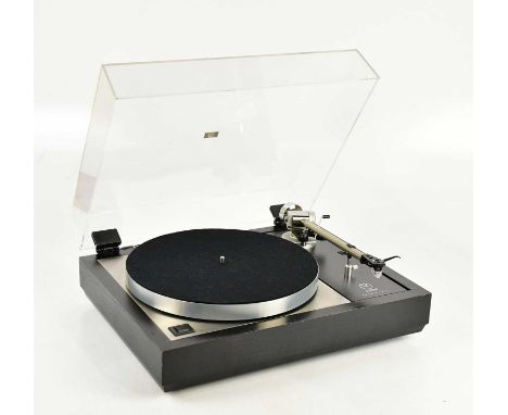 LINN; a Sondek LP12 turntable, with a Linn Ittox Lv II arm, 46 x 35cm.Condition Report: We do not guarantee full working orde