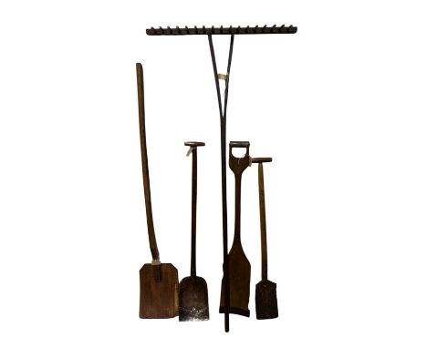 Four vintage treen malt shovels and a vintage treen hay rake (5).