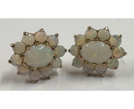 A good pair of opal cluster earrings in 9 carat mounts. Approx. 2 grams. Est. £30 - £50.