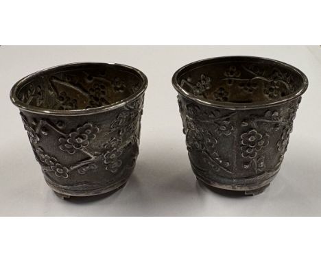 A pair of 19th Century Chinese export silver vases with textured decoration. Marked to bases. Approx. 55 grams. Est. £60 - £8