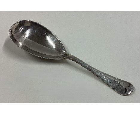 A silver caddy spoon with fluted bowl. London 1901. Approx. 21 grams. Est. £10 - £20.