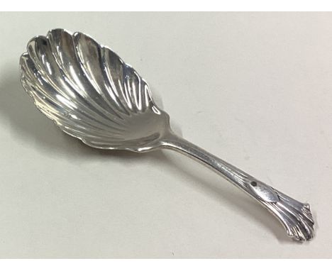 A silver caddy spoon. Sheffield 1918. By James Deakin. Approx. 15 grams. Est. £20 - £30.
