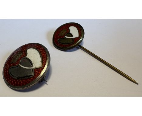 A silver stick pin together with matching brooch with enamelled heart decoration. Approx. 8 grams. Est. £20 - £30.