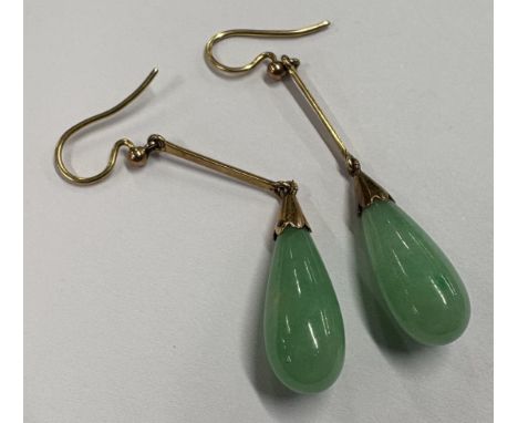 A good pair of gold and jade drop earrings mounted on knife edge spacers. Approx. 4 grams. Est. £50 - £80.