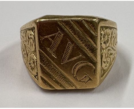 A small 9 carat signet ring with engraved decoration. Approx. ring size R. Approx. 4 grams. Est. £80 - £120.