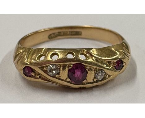 An 18 carat gold ruby and diamond ring. Approx. ring size R. Approx. 3 grams. Est. £80 - £120.