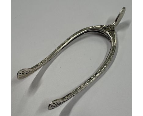 An unusual pair of engine turned silver wishbone tongs. Birmingham 1904. By Levi & Salaman. Approx. 15 grams. Est. £20 - £30.