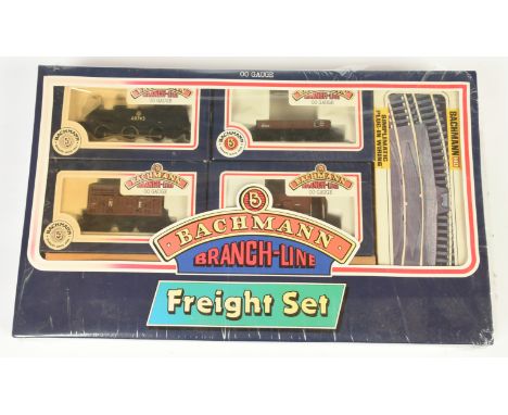 Bachmann OO Ref 30-100 Freight Set with a 0-6-0 Tank Loco BR black Class J72 No.68745 together with 3 x Goods Wagons, track a