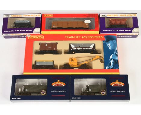 Assortment of Dapol, Hornby and Bachmann Wagons - 2x 38-130 Sealion Ballast Hopper, B731, B707, R6682 and R6227 Wagon Pack. C